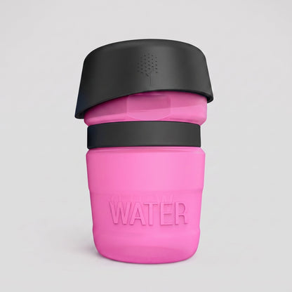 Botella Kelo en color rosa con la tapa cerrada